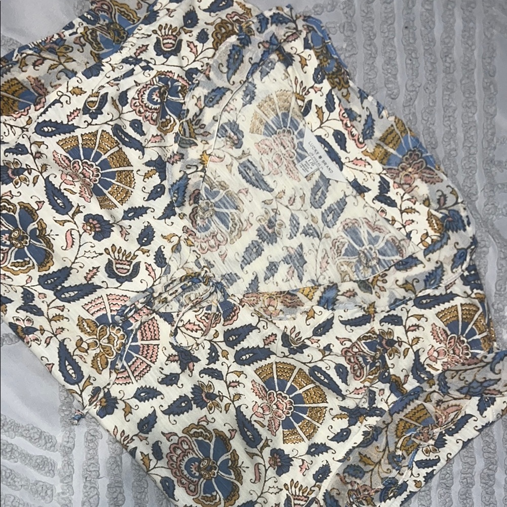Floral Print Ruffle Sleeve Top - Picture 2 of 5